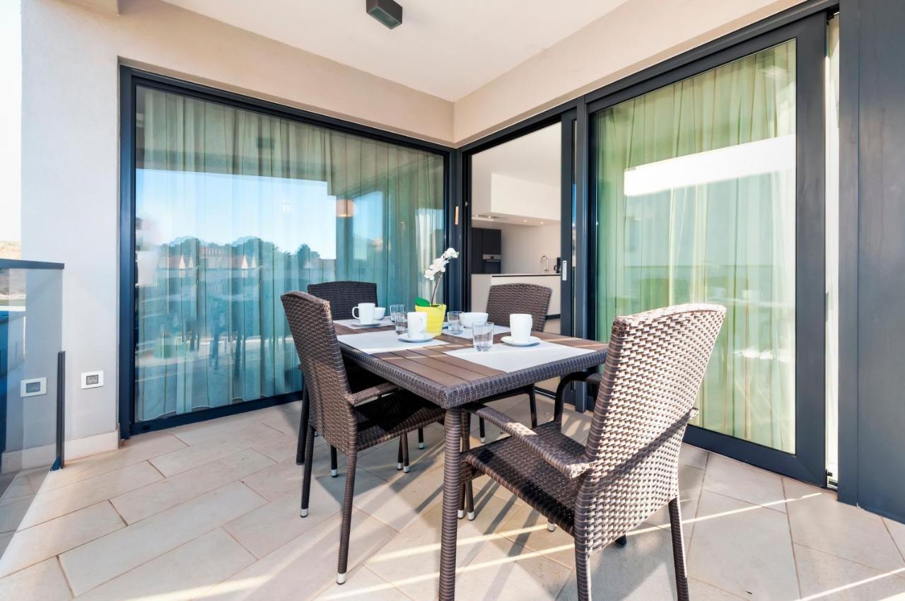 Sunny Day - Apartment With Parking Rovinj Exterior photo